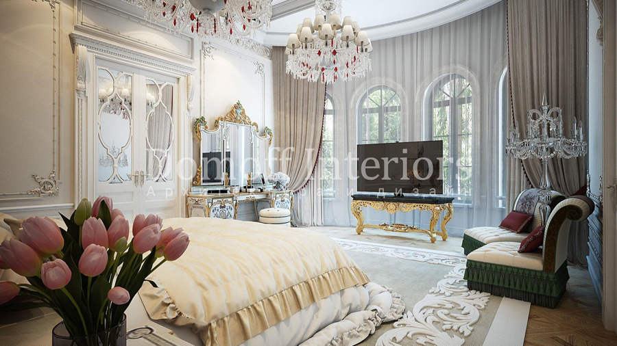 Роскошная спальня с классическими элементами и позолоченной мебелью