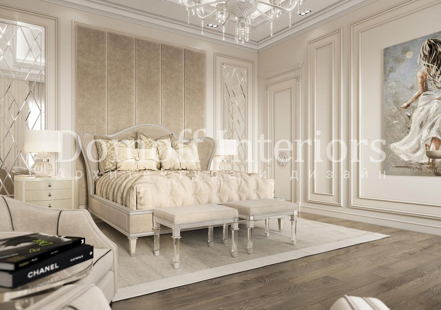 Бежевая мягкая панель на стене возле кровати в классической и элегантной спальне